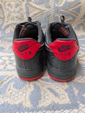 Nike Air Men's Black and Red Low-Top Sneakers
